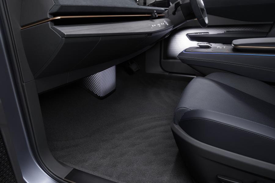 Интерьер Nissan Ariya Concept 2019 года  (фото 28 из 44)